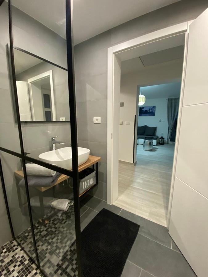 Apartma Mija-Dekani Экстерьер фото